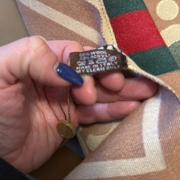 NWT Gucci throw shall. Super soft. 72 inches long extremely soft perfect conditi - Picture 7 of 9